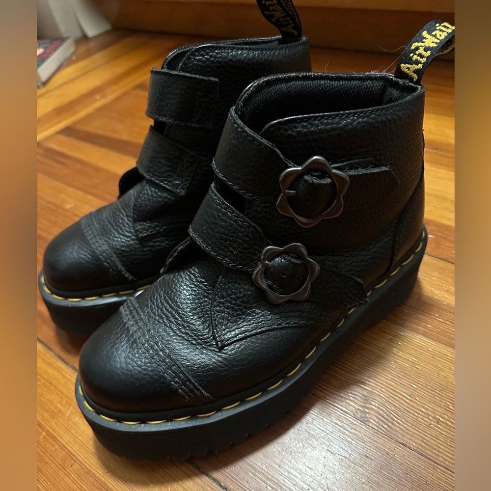 Dr. Martens Devon Black Women Boots, EUC size 8